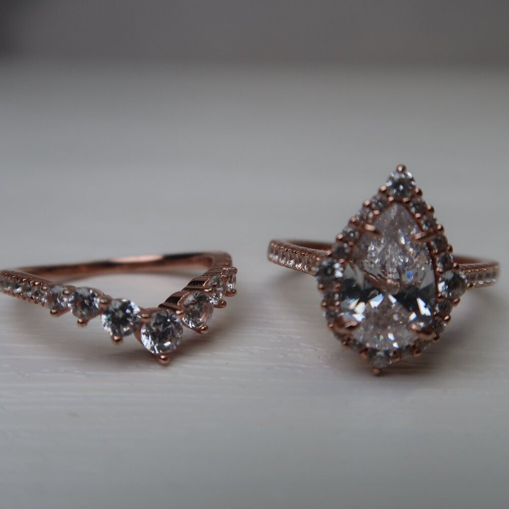 Elegant Rose Gold 2.2 Carat Halo Pear Cut Set - 18K Rose 925 - Picture 5 of 9